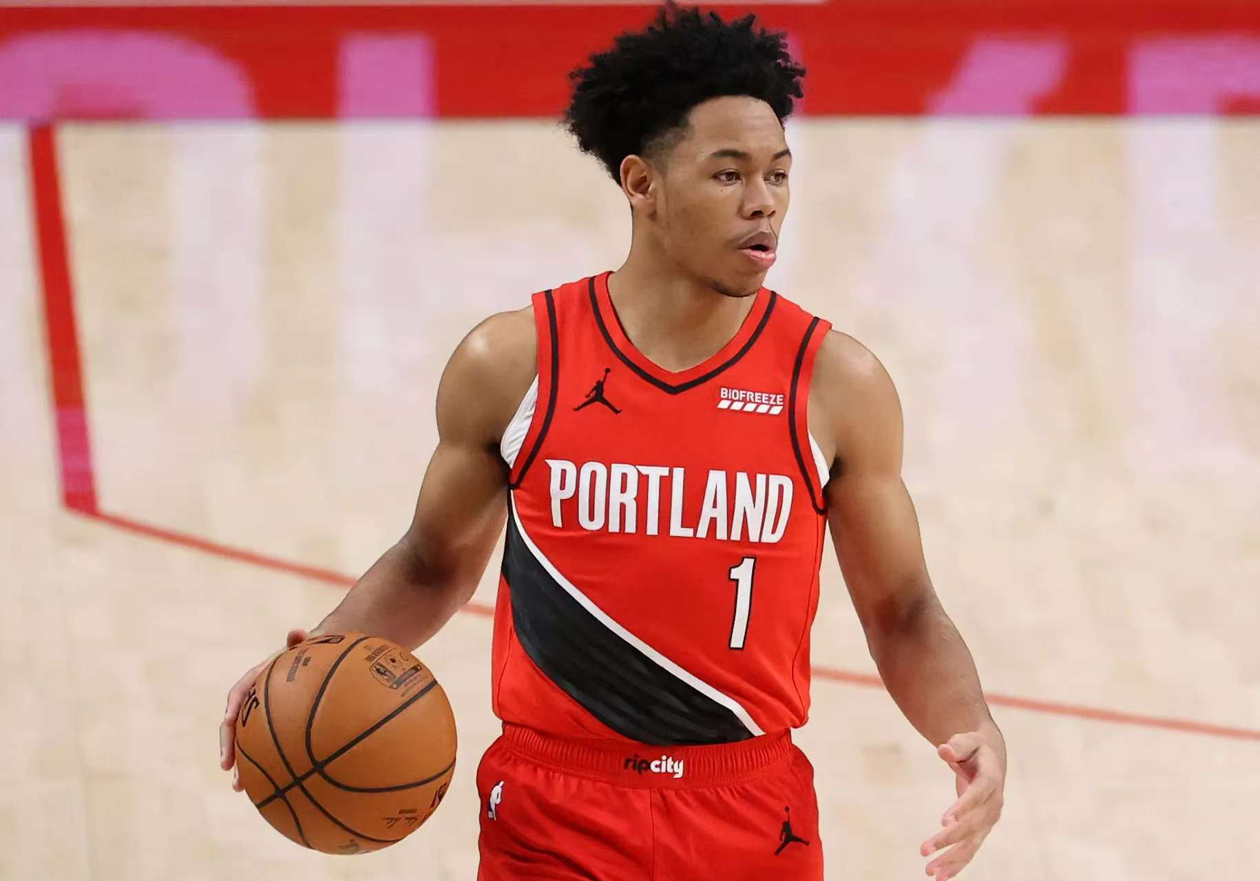 乐竞体育-波特兰开拓者训练开放日，赛后防线松动引欢呼，荷甲在即，控场能力受关注的简单介绍